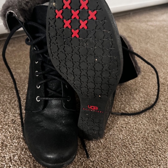 Ugg Wedge Boots size 7.5 - Picture 2 of 2